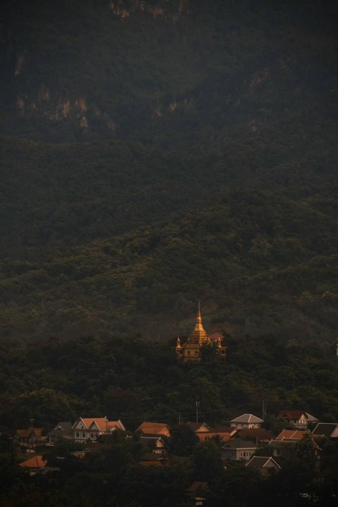 Moukdavan Guesthouse หลวงพระบาง ภายนอก รูปภาพ